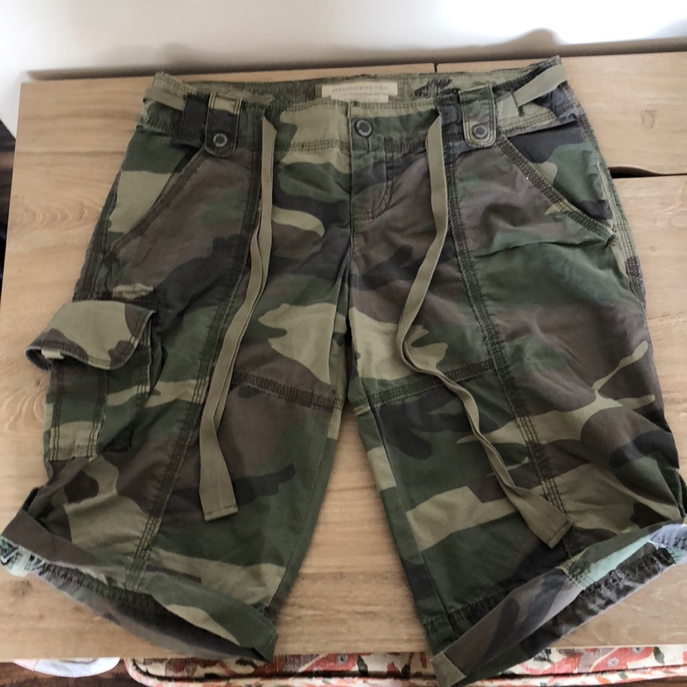 Abercrombie - camo Bermuda shorts